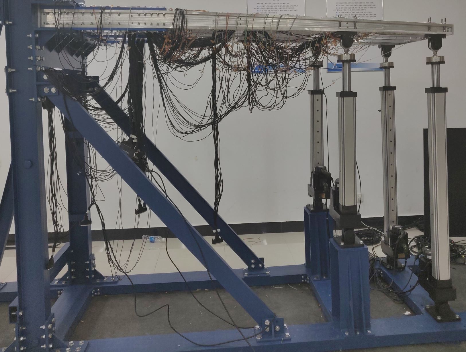 伺服電動(dòng)缸模擬液壓缸力控測(cè)試